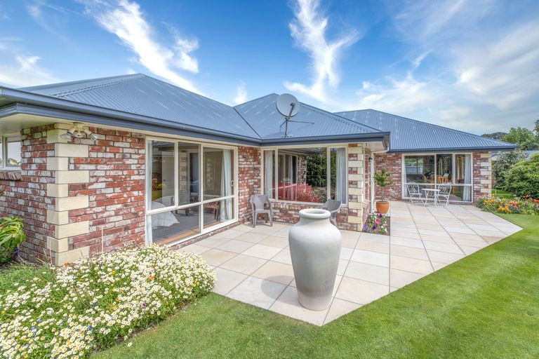 Photo of property in 61 Chesterfield Mews, Russley, Christchurch, 8042