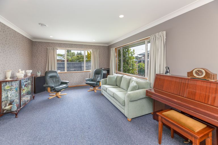 Photo of property in 61 Chesterfield Mews, Russley, Christchurch, 8042