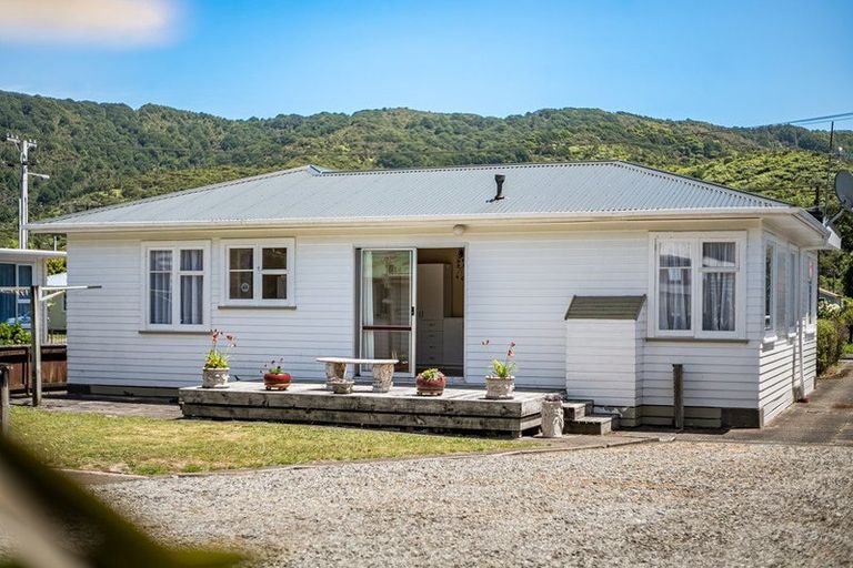 Photo of property in 53 Peel Place, Wainuiomata, Lower Hutt, 5014