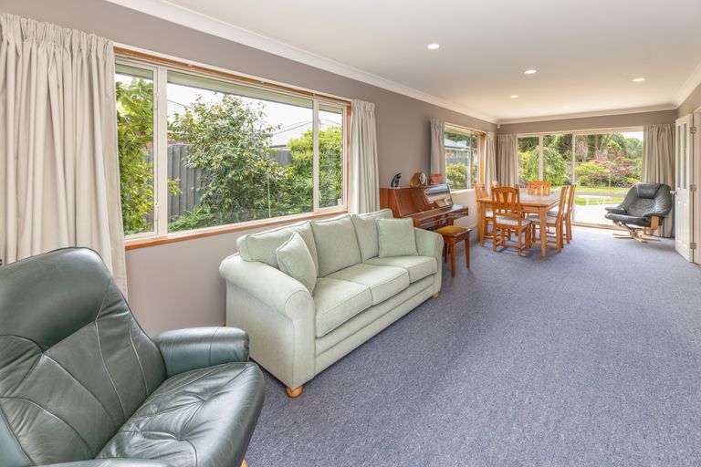Photo of property in 61 Chesterfield Mews, Russley, Christchurch, 8042