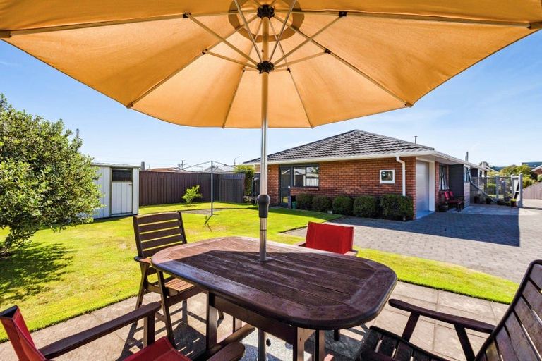 Photo of property in 4 Boulevard Drive, Merrilands, New Plymouth, 4312