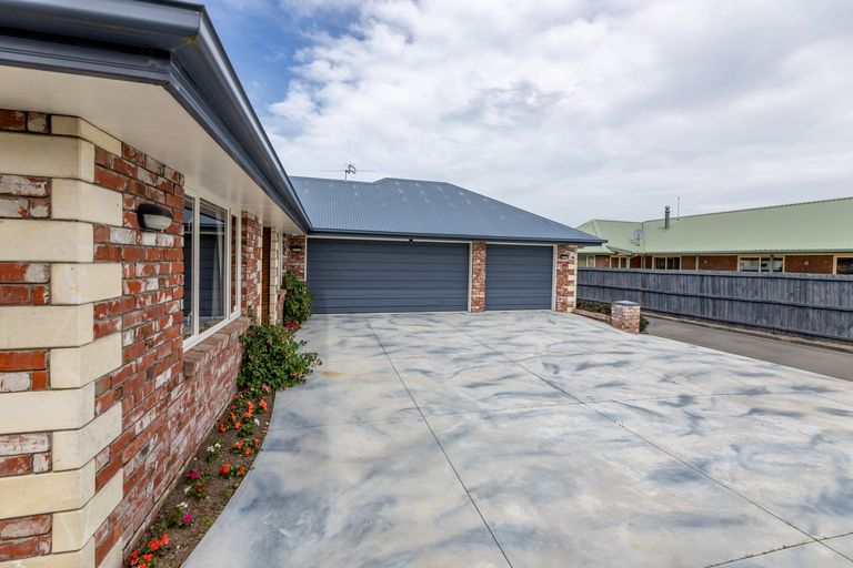 Photo of property in 61 Chesterfield Mews, Russley, Christchurch, 8042