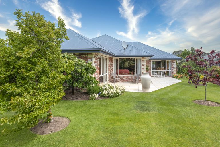 Photo of property in 61 Chesterfield Mews, Russley, Christchurch, 8042