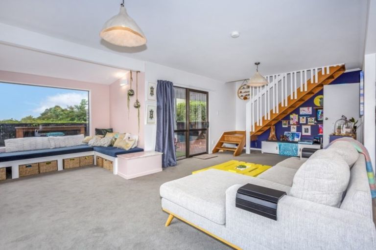 Photo of property in 10 Puketai Place, Pukerua Bay, 5026