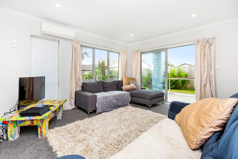 Photo of property in 1/11 Crosher Place, Silverdale, Hamilton, 3216