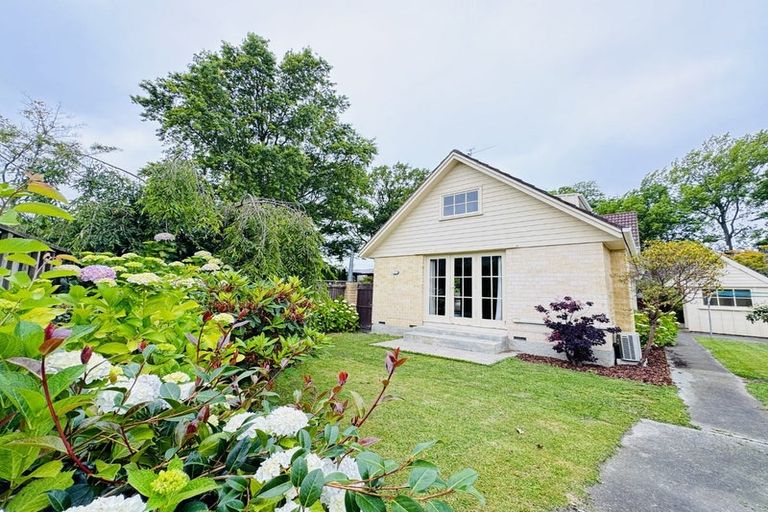 Photo of property in 37 Helmores Lane, Merivale, Christchurch, 8014