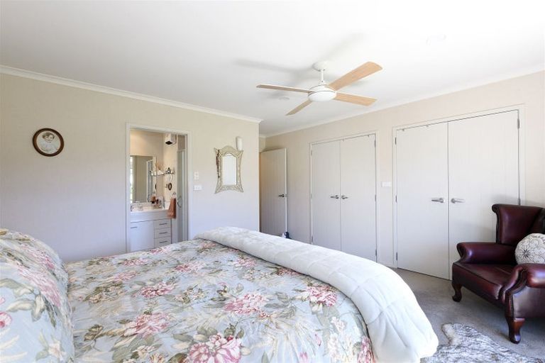 Photo of property in 142 Oteki Park Drive, Welcome Bay, Tauranga, 3112