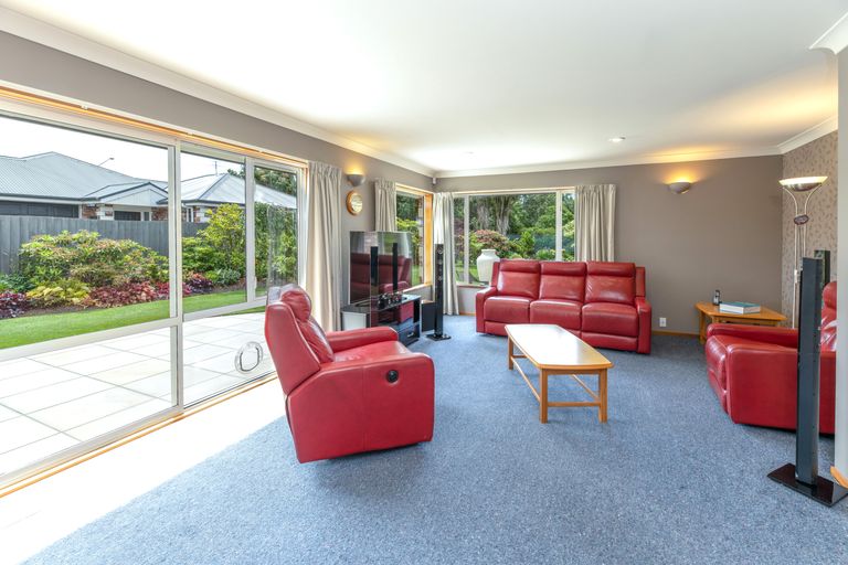 Photo of property in 61 Chesterfield Mews, Russley, Christchurch, 8042