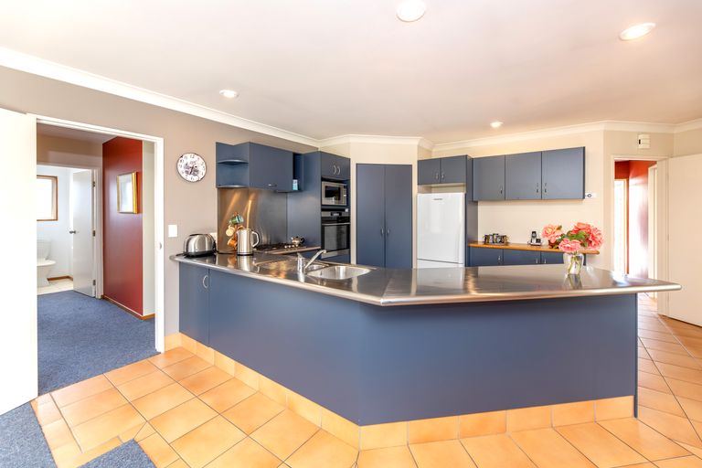 Photo of property in 61 Chesterfield Mews, Russley, Christchurch, 8042