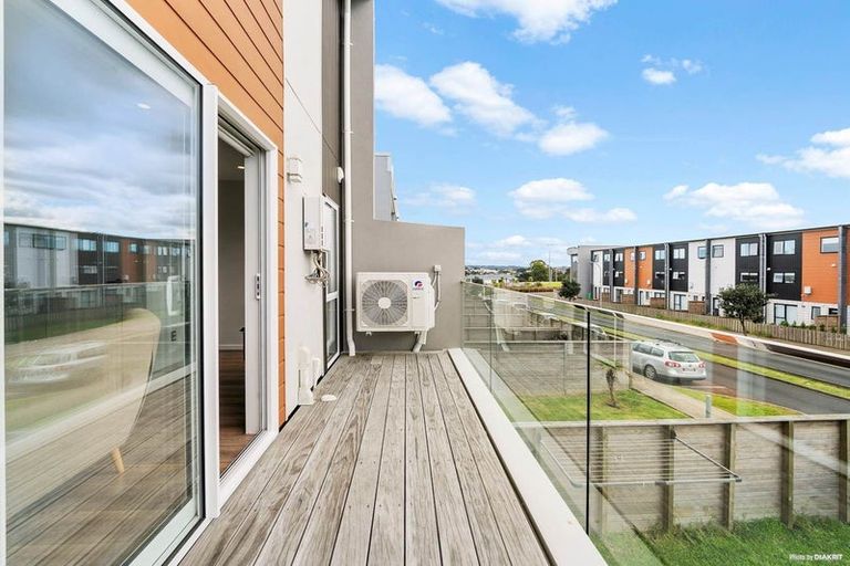 Photo of property in 87 Bordeaux Parade, Te Atatu South, Auckland, 0610