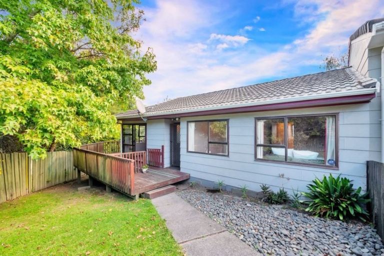 Photo of property in 2/2 Oreil Avenue, West Harbour, Auckland, 0618