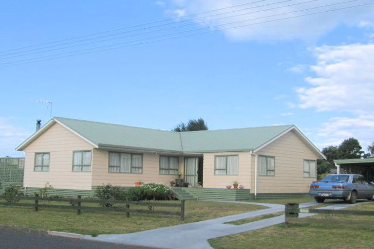Photo of property in 600 Linton Crescent, Whangamata, 3620