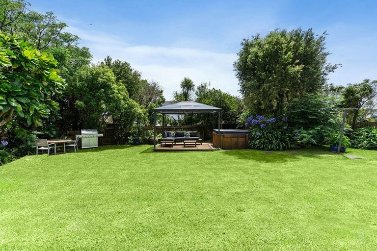 Photo of property in 5 Higham Ferrers Place, Red Beach, 0932