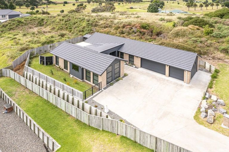 Photo of property in 45 Golf Vue Place, Castlecliff, Whanganui, 4501
