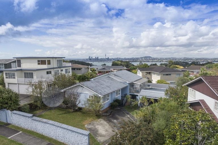 Photo of property in 22 Chelsea View Drive, Chatswood, Auckland, 0626