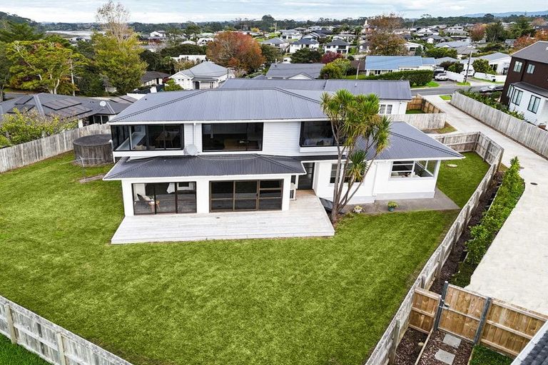 Photo of property in 19 Alexandra Street, Riverhead, 0820