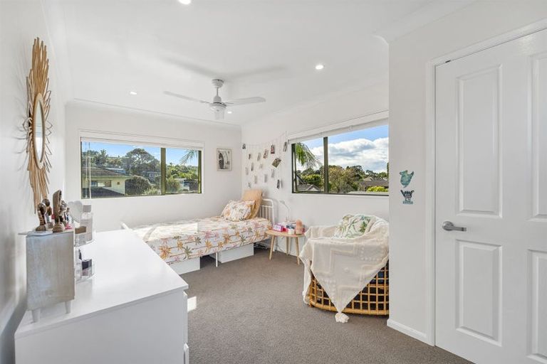 Photo of property in 43 Walton Street, Red Beach, 0932