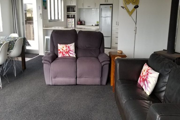 Photo of property in 21 Arden Place, Oakura, 4314