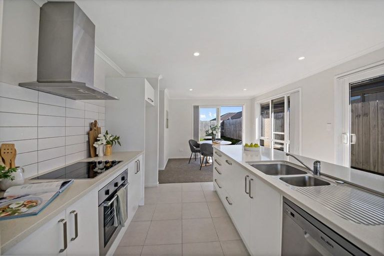 Photo of property in 17 Parton Road, Pukekohe, 2120