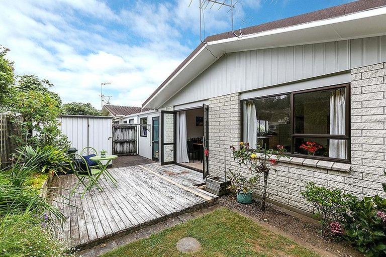 Photo of property in 2/13 Chilman Street, Strandon, New Plymouth, 4312