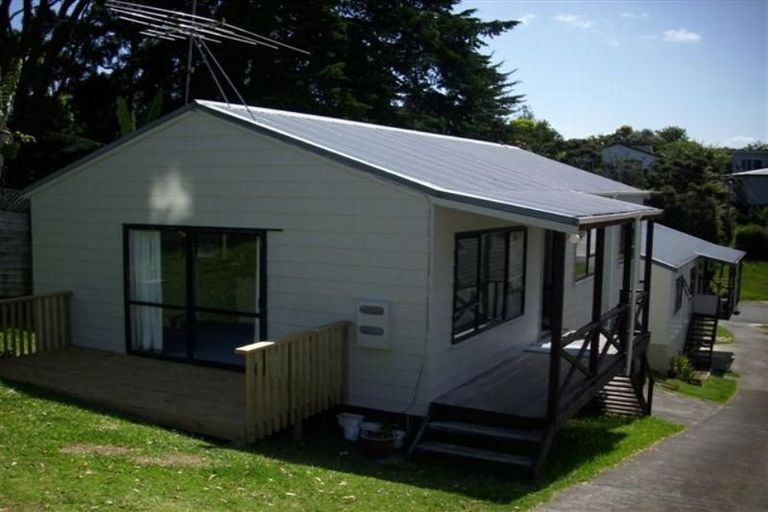 Photo of property in 2/25 Gazelle Avenue, Beach Haven, Auckland, 0626