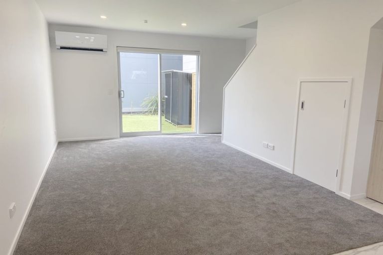 Photo of property in 2/7 Flanshaw Road, Te Atatu South, Auckland, 0610