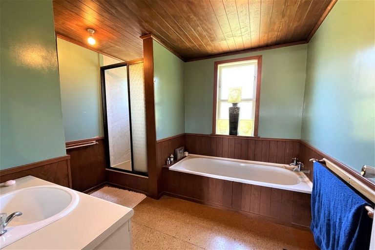 Photo of property in 18 Barnego Road, Balclutha, 9230