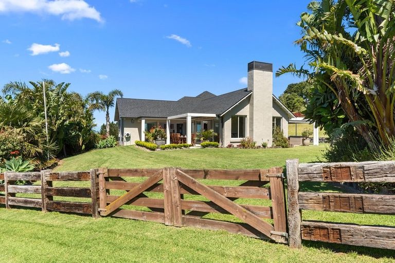 Photo of property in 104 Vaughans Road, Long Bay, Albany, 0792