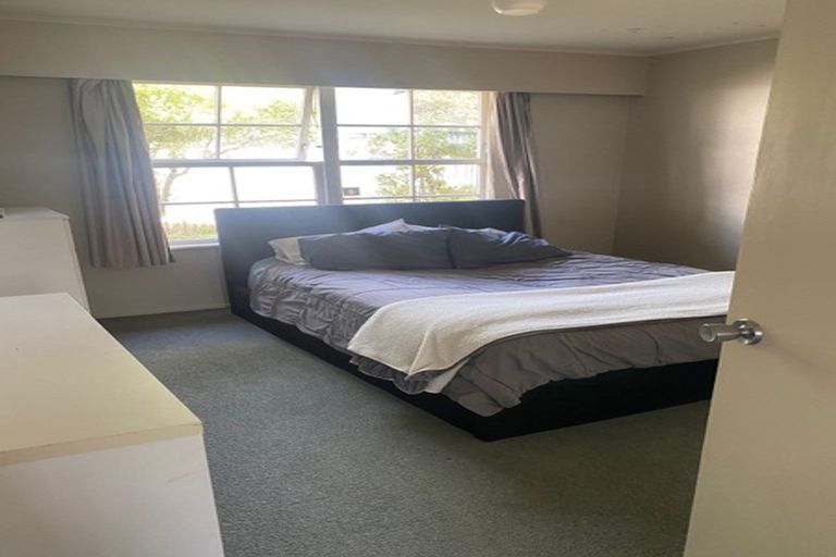 Photo of property in 96 Lantana Road, Green Bay, Auckland, 0604
