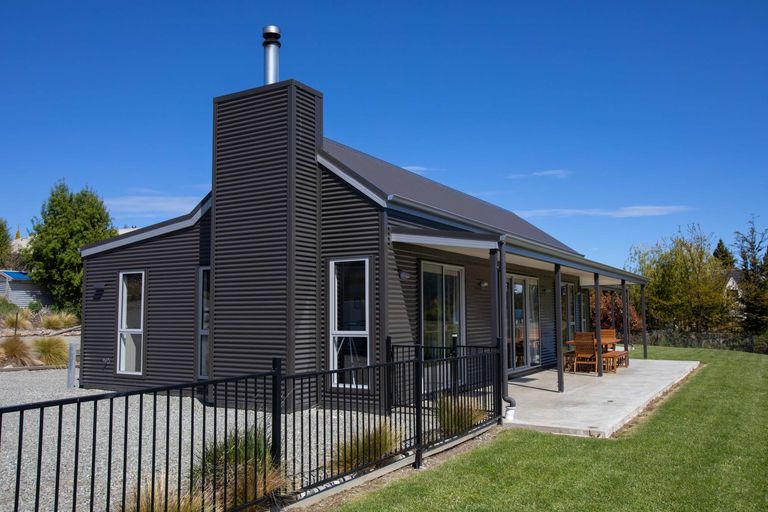 Photo of property in 4 Dwyer Place, Lake Tekapo, 7999