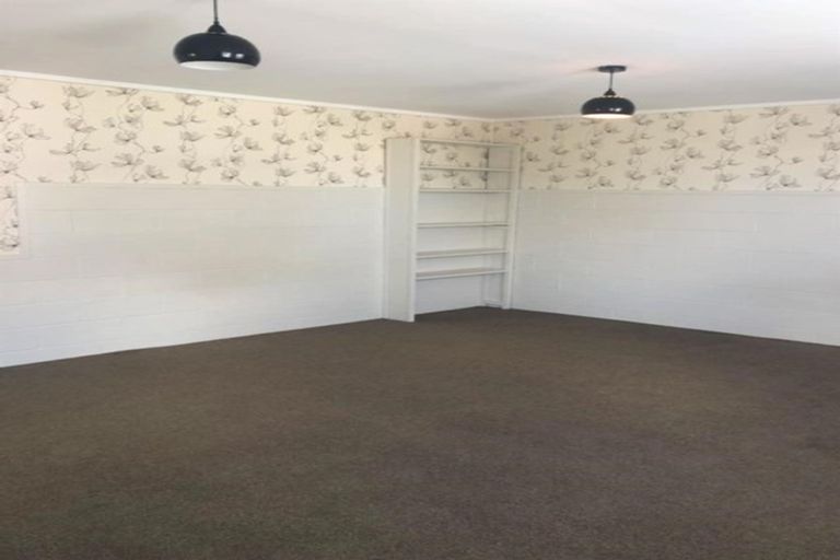 Photo of property in 37 Triangle Road, Massey, Auckland, 0614