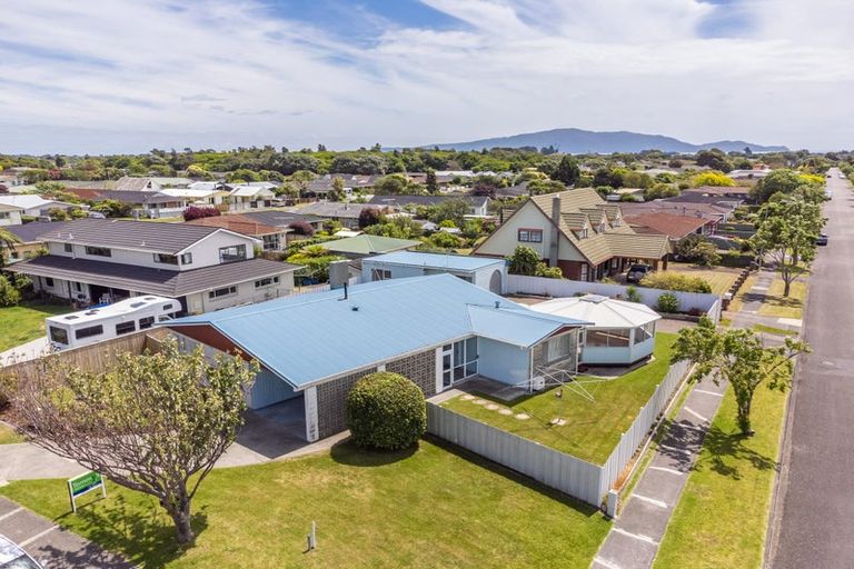 Photo of property in 6 Belvedere Avenue, Waikanae, 5036