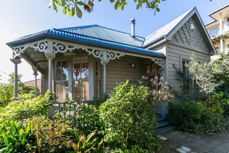 Photo of property in 129 Chaucer Road, Hospital Hill, Napier, 4110