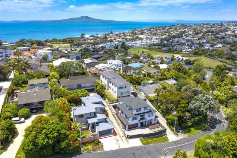 Photo of property in 9a Heathcote Road, Castor Bay, Auckland, 0620