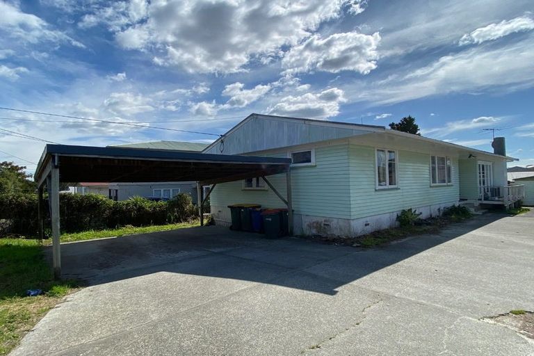 Photo of property in 126 View Road, Sunnyvale, Auckland, 0612
