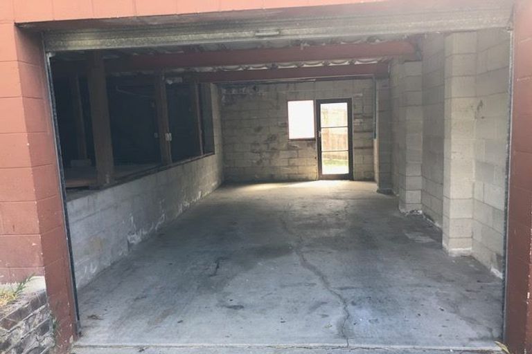 Photo of property in 162 Hutchinson Avenue, New Lynn, Auckland, 0600