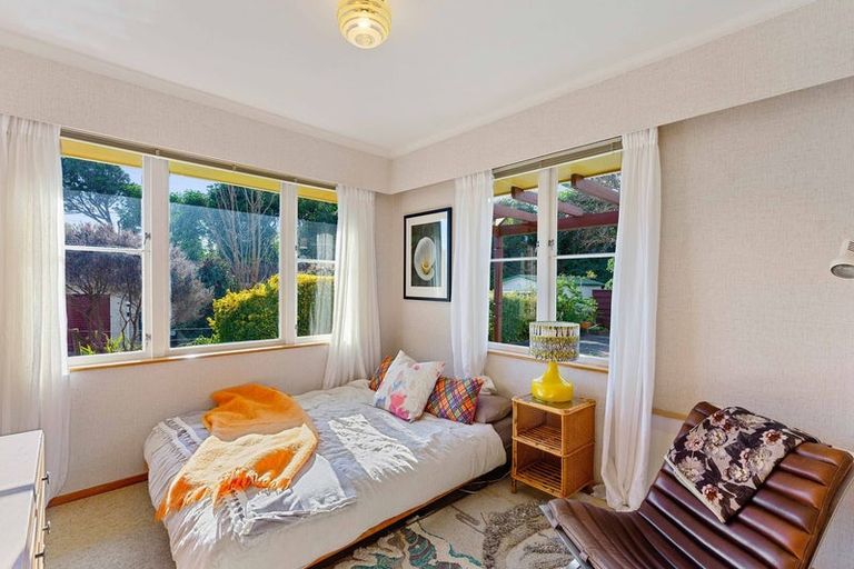 Photo of property in 11 Iti Grove, Waikanae, 5036