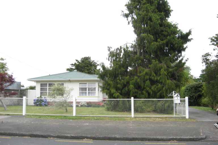 Photo of property in 6 Beatty Road, Pukekohe, 2120