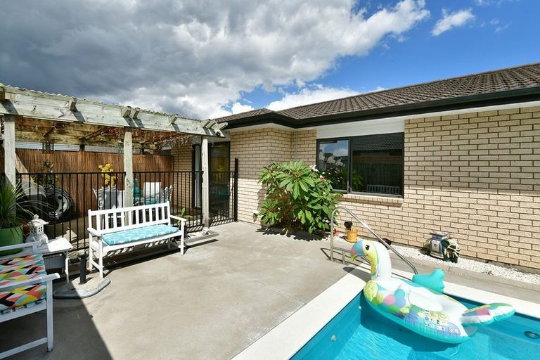 Photo of property in 19 Raabia Close, Parakai, 0830
