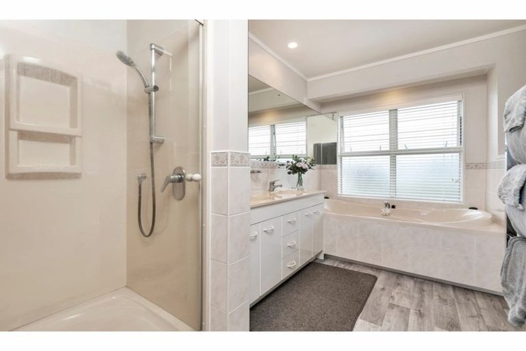 Photo of property in 12 Marlin Street, West Harbour, Auckland, 0618