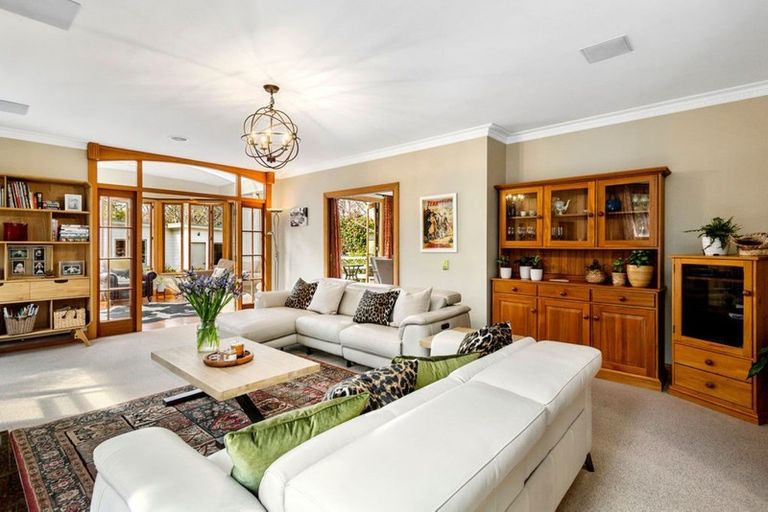 Photo of property in 10 Golf Road, Heretaunga, Upper Hutt, 5018