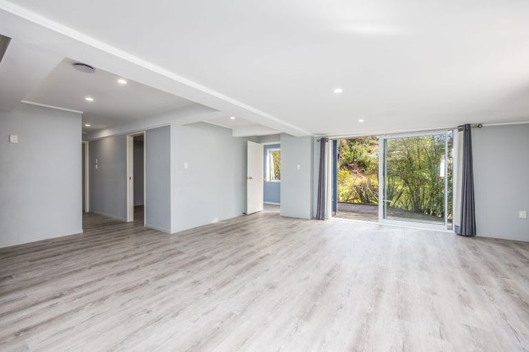 Photo of property in 38 Staincross Street, Green Bay, Auckland, 0604