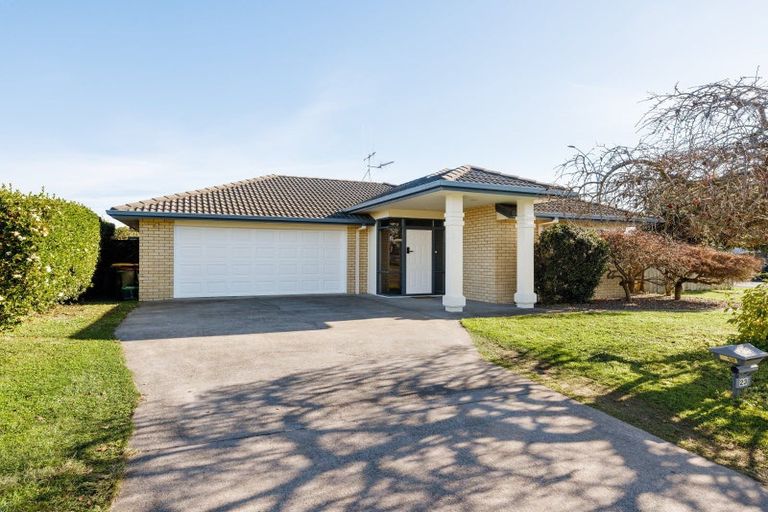 Photo of property in 23 Cate Road, Rototuna, Hamilton, 3210
