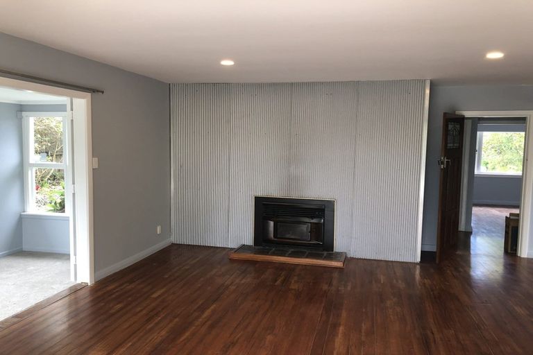 Photo of property in 44 Sylvan Avenue, Northcote, Auckland, 0627