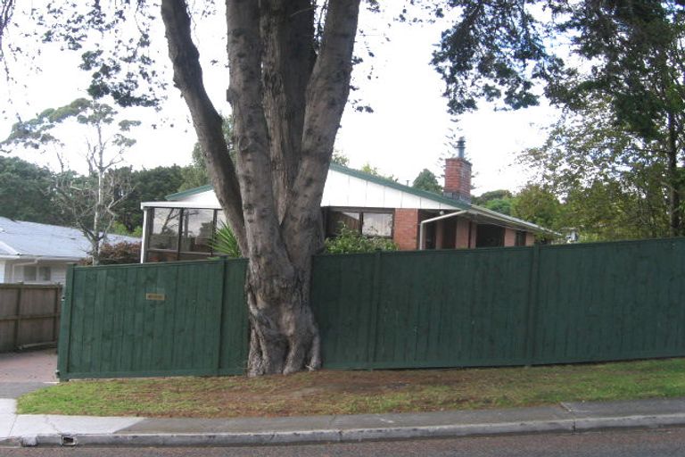 Photo of property in 13 Moore Street, Hillcrest, Auckland, 0627