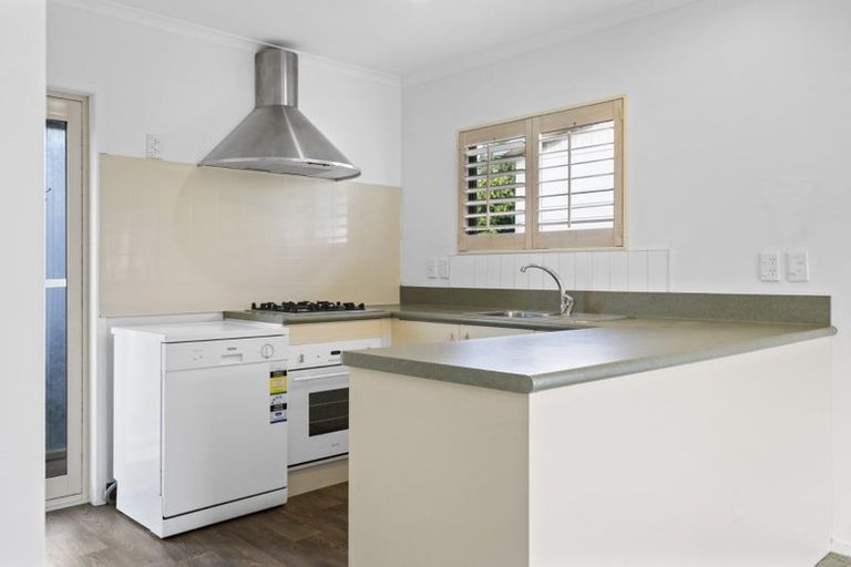 Photo of property in 18 Oxford Street, Fairfield, Hamilton, 3214