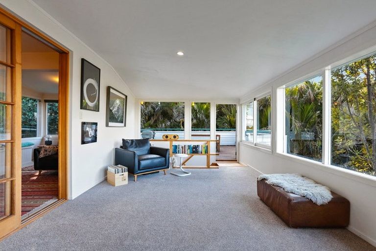 Photo of property in 867 West Coast Road, Oratia, Auckland, 0604