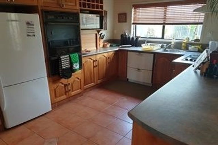 Photo of property in 14 Chablis Place, Henderson, Auckland, 0612