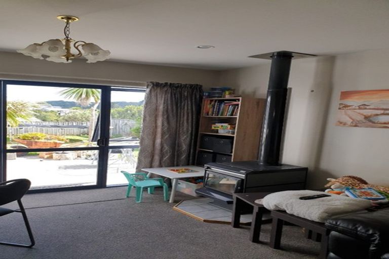 Photo of property in 74 Samwell Drive, Whitby, Porirua, 5024