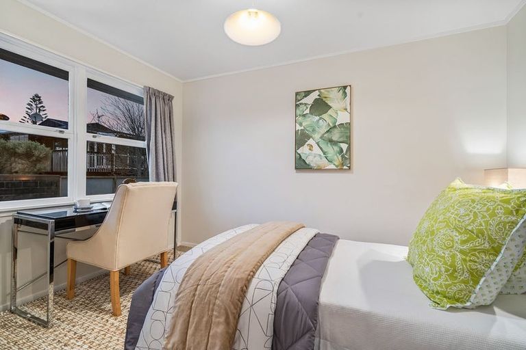 Photo of property in 1/4 Kowhai Road, Campbells Bay, Auckland, 0630